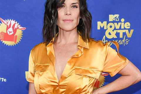 Neve Campbell Was Dragged By Bear Through Woods: 'They Said, Dip Your Hand in Honey & Just Run'