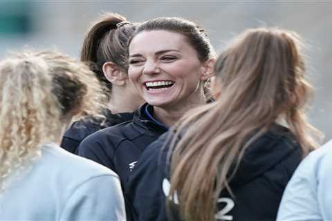 Kate Middleton grins as she joins England rugby training session after taking over Prince Harry’s..