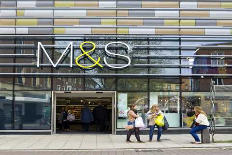 M&S to give thousands of workers EXTRA day off for Queen’s Jubilee