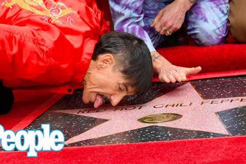 Red Hot Chili Peppers’ Anthony Kiedis Pretends to Lick Hollywood Walk of Fame Star | PEOPLE