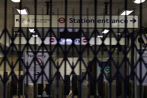 Platinum Jubilee Tube strikes: Chaos for Queen’s weekend of celebrations as walkout announced on..