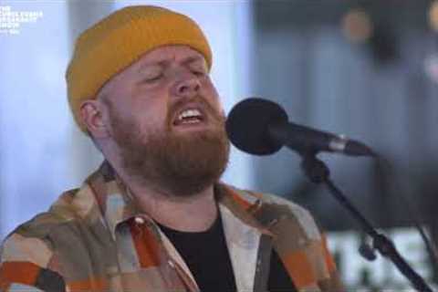 Tom Walker - Leave A Light On (Live on The Chris Evans Breakfast Show with Sky)