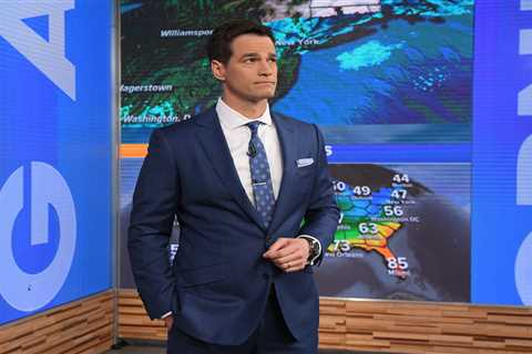 GMA fans beg hunky weatherman Rob Marciano for a DATE after it’s revealed he’s divorcing longtime..