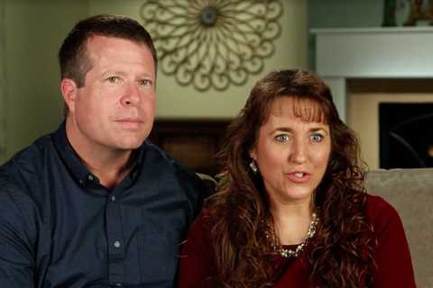 Duggar fans confused as matriarch Michelle teaches her ‘toddlers’ about bankruptcy at home in..