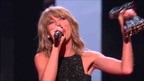 Taylor Swift Performing and Winning at the IHeartRadio Awards 2015