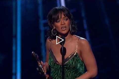 Rihanna Wins Billboard Chart Achievement Award - BBMA 2016