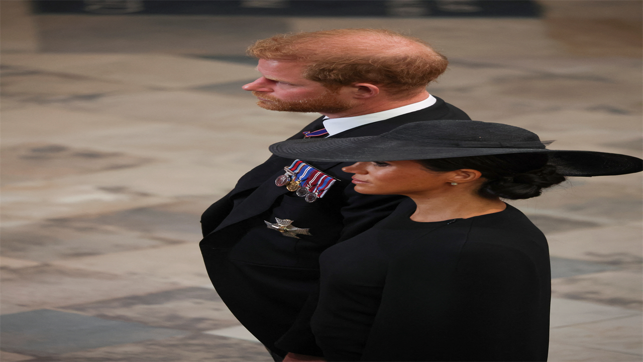 Meghan Markle consoled ‘distressed’ Harry at Queen’s funeral & was ‘tuned in’ to his needs, claims body language pro
