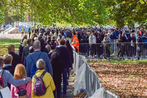 Queue to see the Queen’s lying-in-state coffin will close TODAY