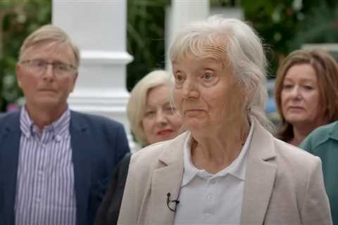 Antiques Roadshow guest open-mouthed as she learns very lucky truth behind her painting