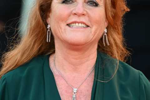 How old is Sarah Ferguson, when did she and Prince Andrew divorce and who are daughters Beatrice..