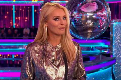 Strictly viewers all spot ‘cheeky’ moment in middle of results show – did you spot it?