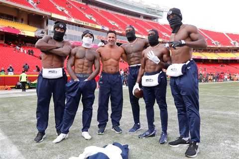 DK Metcalf, other Seahawks go shirtless in frigid Kansas City cold