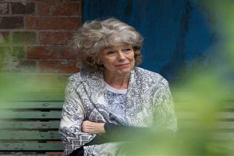 Audrey Roberts dragged into horrifying Coronation Street murder plot