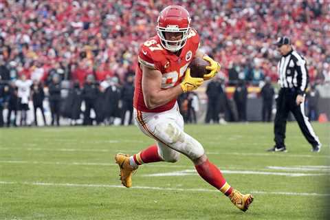 Chiefs tight end Travis Kelce somehow always open: ‘Who’s going to man-up?’