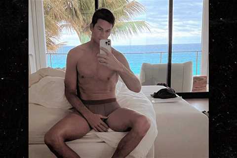 Tom Brady Shows Off Retirement Bod In Underwear Selfie