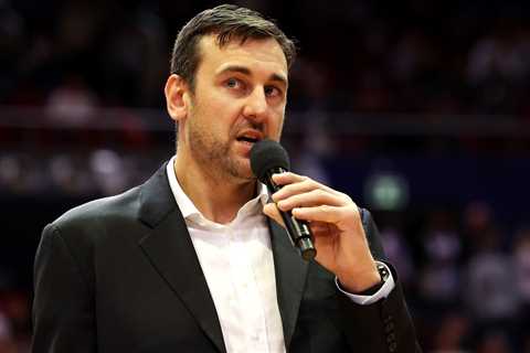 Andrew Bogut loses it over gender question on 6-year-old’s soccer form