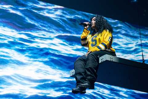 SZA Surprises Madison Square Garden Crowd With Cardi B & Phoebe Bridgers: Watch