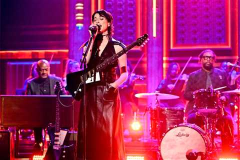 St. Vincent Gets an Assist From The Roots for Sensual Portishead ‘Glory Box’ Cover on ‘Tonight Show’