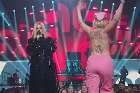 Avril Lavigne Confronts Topless Streaker Onstage at Juno Awards