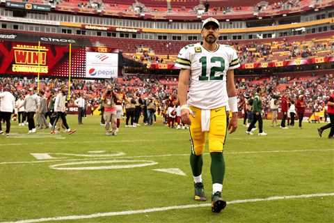 Aaron Rodgers will talk with Joe Namath about wearing No. 12 for Jets