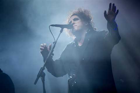 The Cure’s Robert Smith Negotiates Refunds From Ticketmaster on ‘Unduly High’ Fees