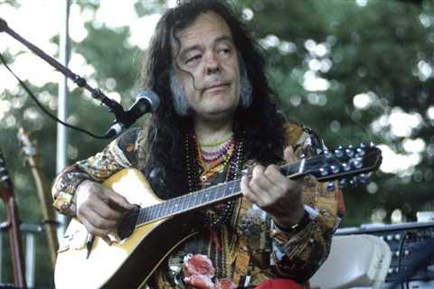 Jackson Browne Mourns ‘Genius’ Instrumentalist David Lindley: ‘No One Ever Played Like Him’