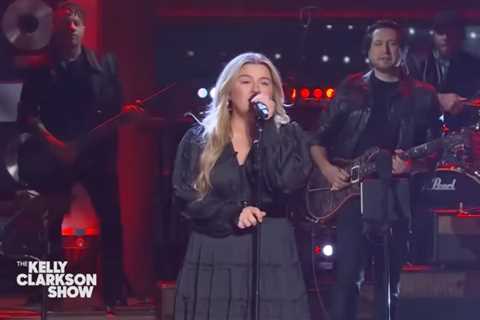 Kelly Clarkson Is ‘Constant as a Northern Star’ on Joni Mitchell Kellyoke Cover