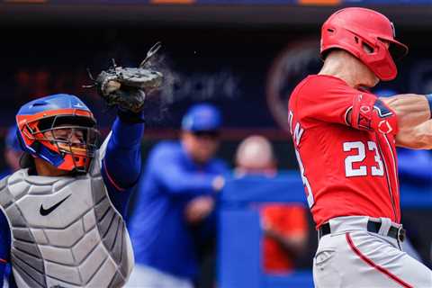 Francisco Alvarez’s defense lacking in 1st Mets start, but bat shows potential