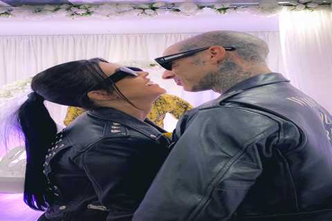 Kris Jenner not-so subtly shades daughter Kourtney Kardashian and her Hulu wedding special in..