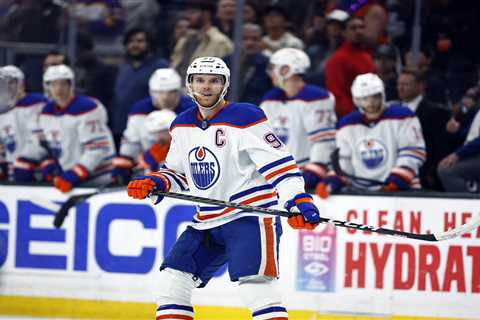 Oilers vs. Golden Knights odds, pick, prediction for Game 1 of NHL playoff series