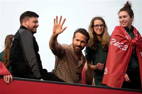 Ryan Reynolds, Rob McElhenney will bring Wrexham AFC party to Las Vegas