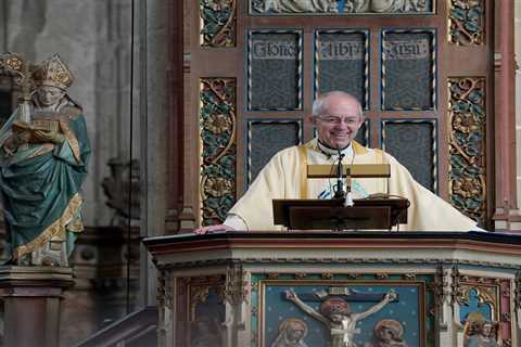 What are the readings at King Charles’ coronation and who is taking part?