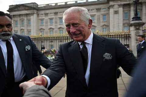 How much does the King’s bodyguard get paid? Salary explained