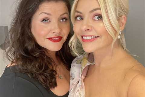 Holly Willoughby breaks her silence as she poses for glam selfie with rarely-seen sister after This ..