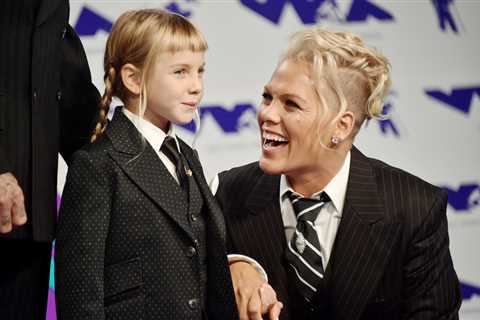 P!nk’s Daughter Willow Joins Her Onstage for ‘Cover Me in Sunshine’ Performance