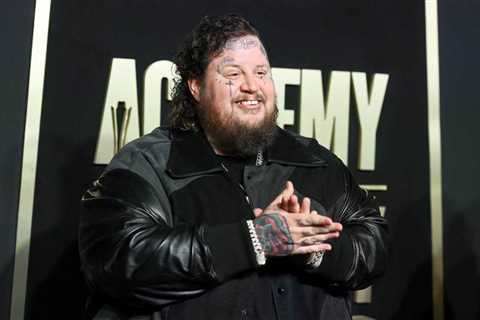 Watch Jelly Roll Get a Major Haircut, With an Assist From Wife Bunnie XO: ‘I Can’t Believe I Cut..