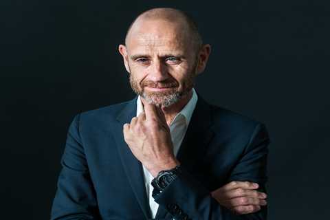 Dragons’ Den host Evan Davis told on wedding day his seriously ill father had taken his own life