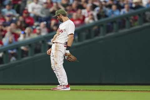 Phillies fans plan standing ovation for underperforming Trea Turner