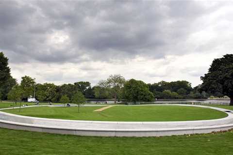 Where is the Princess Diana memorial fountain and can I visit?