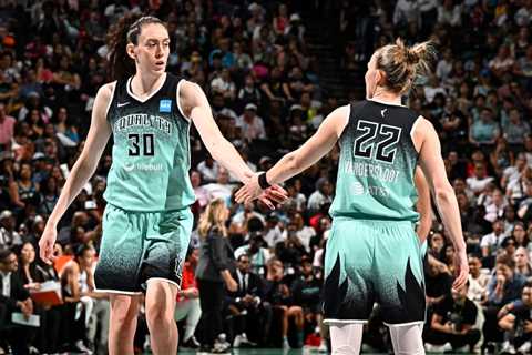 Breanna Stewart, Courtney Vandersloot double-doubles secure sixth straight Liberty win