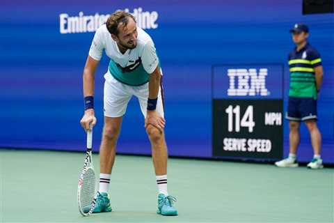 Daniil Medvedev overcomes heat, breathing problems to reach US Open semifinals