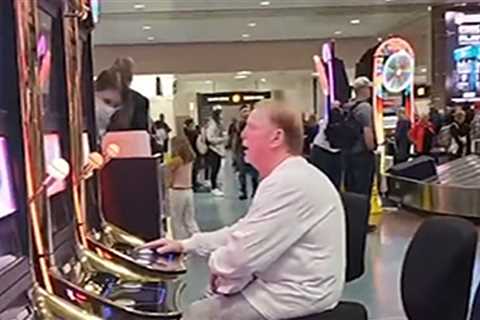 Raiders Owner Mark Davis Plays Airport Slots In Las Vegas