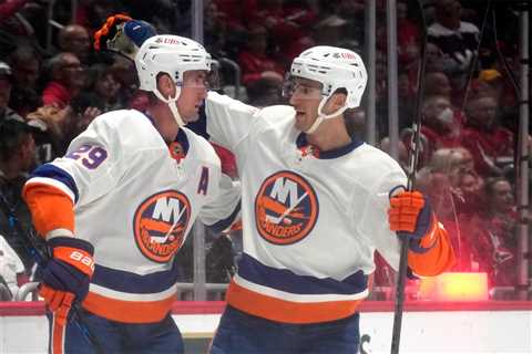 Islanders get outplayed but capitalize on limited chances to blank Capitals