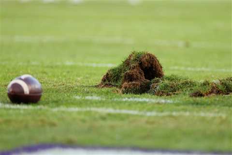 Wrigley Field turf completely falls apart for Iowa-Northwestern game