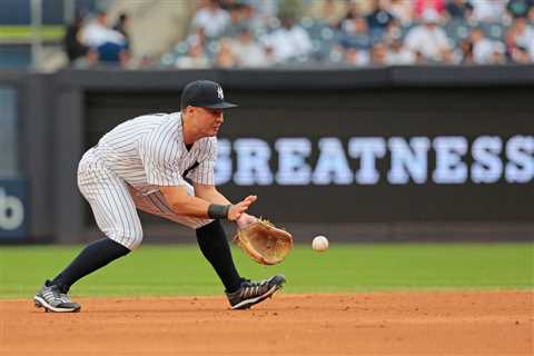 Yankees’ Anthony Volpe wins historic Gold Glove to cap rookie season