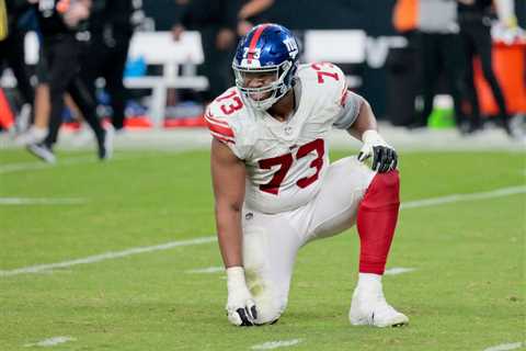 Evan Neal exits with ankle injury just as Giants’ offensive line gets healthy