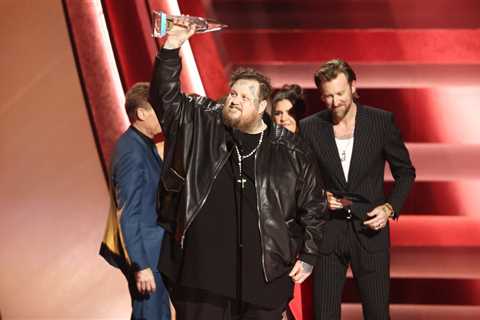 Jelly Roll Wins New Artist at 2023 CMA Awards, Urges Fans to Keep Going in Rousing Speech