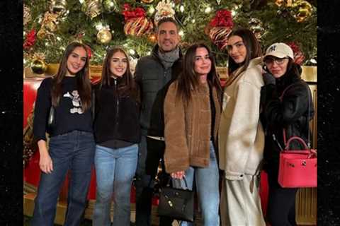 Kyle Richards & Estranged Husband Mauricio Umansky Pose for Family Photo