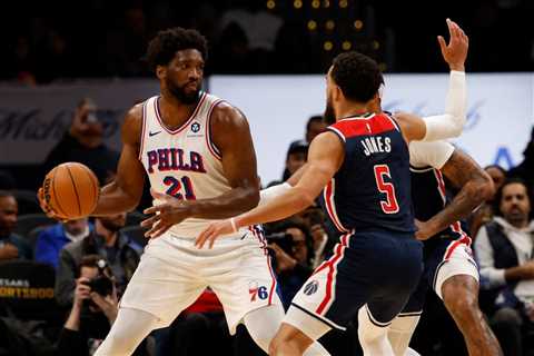 Joel Embiid gives jersey to his dad after sixth career 50-point night