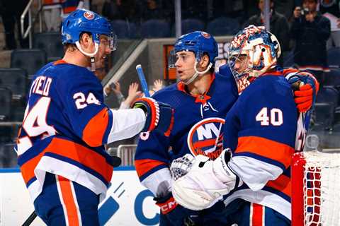 Islanders finally hold late lead in rout of Blue Jackets